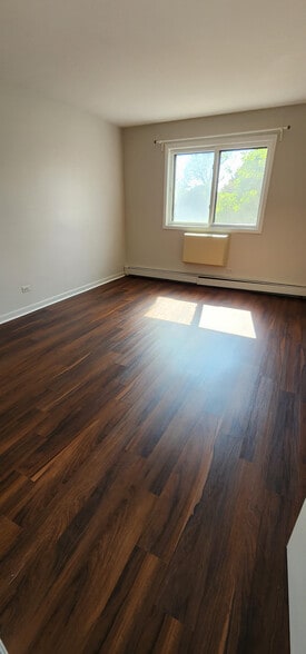 Building Photo - 6163 N Leavitt St