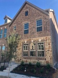 Building Photo - 2456 Klamath Dr