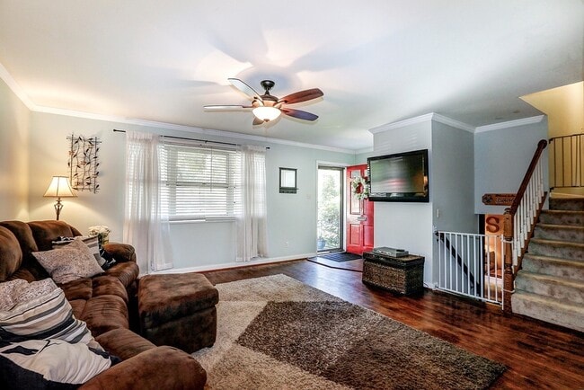 Building Photo - Spacious 3-BR 2-BA Split Level in Ideally Located Close in Rockville!!