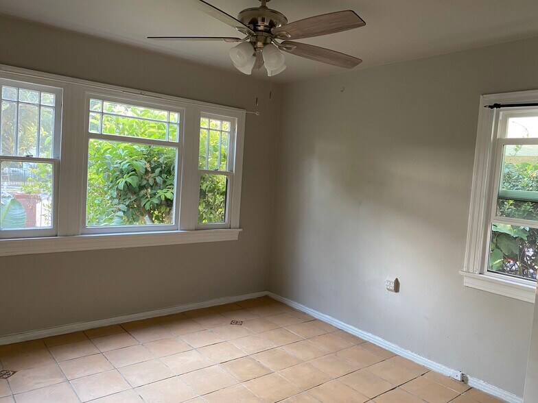 1 Bedroom - 2905 S Redondo Blvd