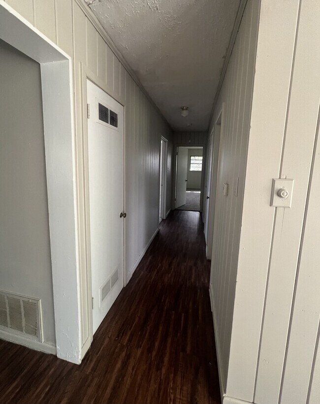 Building Photo - 5632 Mac Arthur Dr