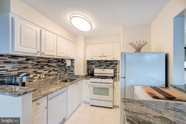 Building Photo - 8 S Van Dorn St