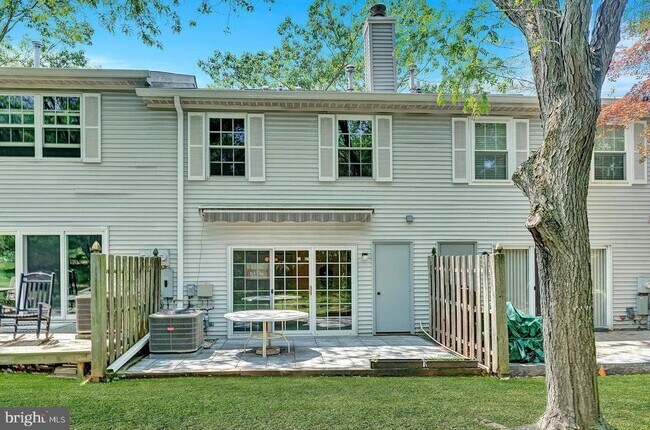 Building Photo - 72 Sycamore Ct