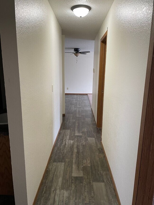 Building Photo - Four Bedroom Apartment