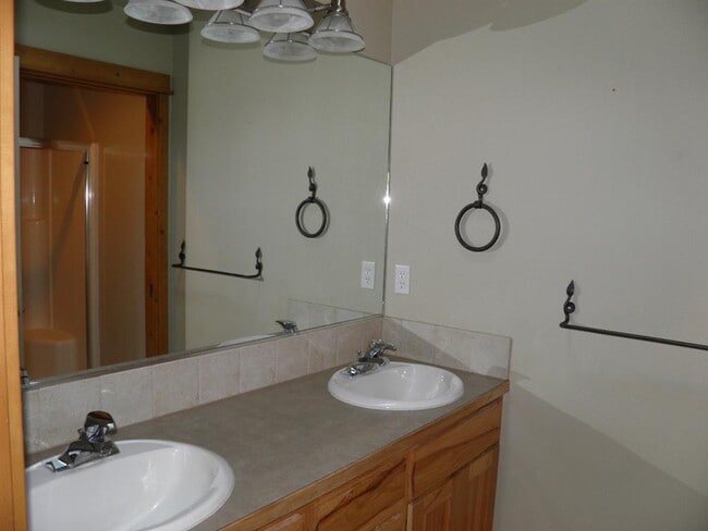 Building Photo - 20113 Sekirk Mountain Way