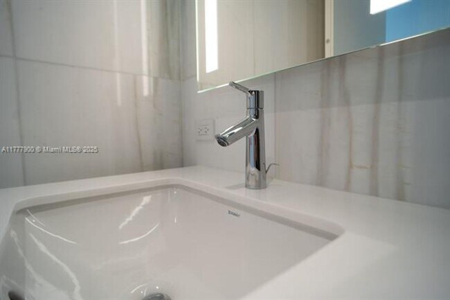 Building Photo - 300 Biscayne Blvd Way