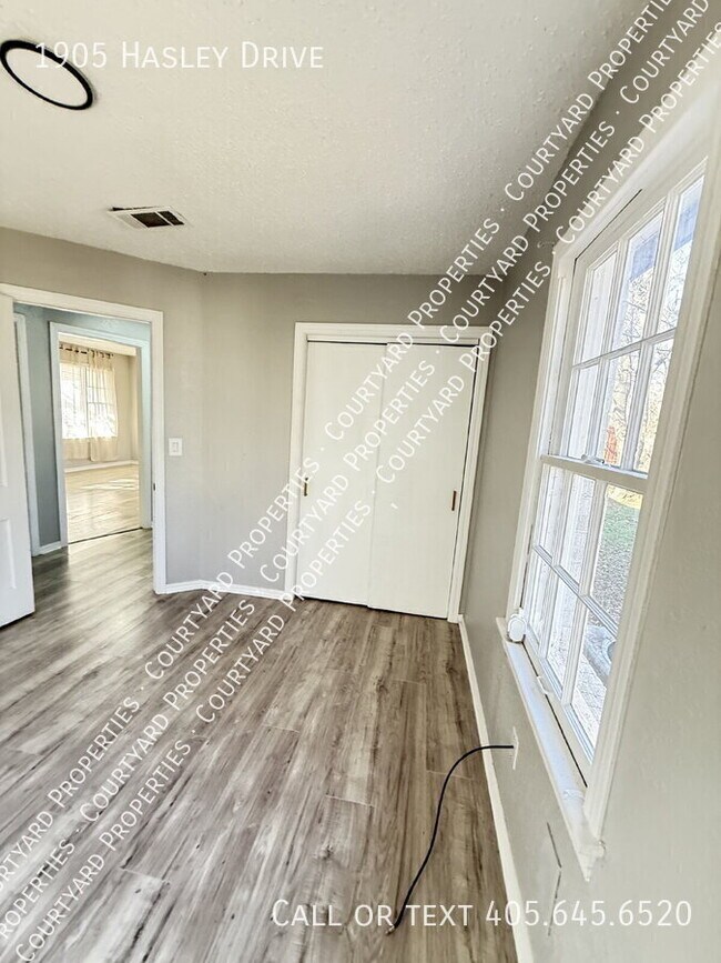 Building Photo - 1905 Hasley Dr