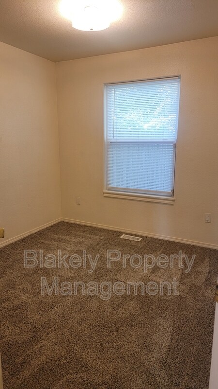 Building Photo - 116 Fern St