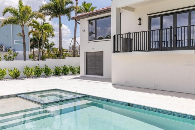 Building Photo - 4 Paradise Ln