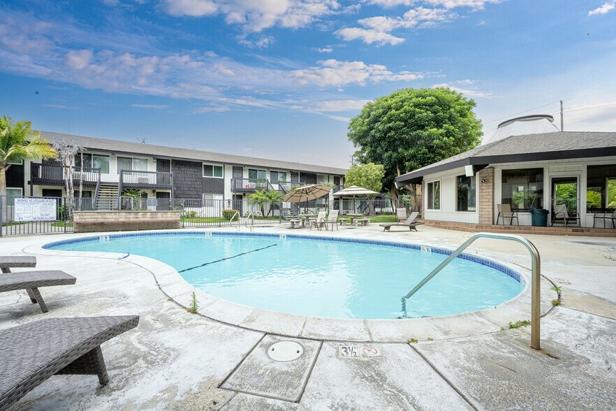Building Photo - 7100 Cerritos Ave