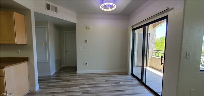 Building Photo - 8250 N Grand Canyon Dr