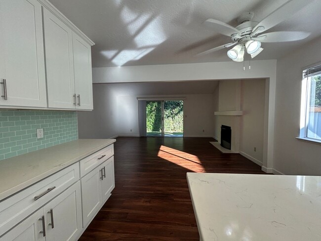 Building Photo - Updated 4-Bedroom Single-Story Home in Con...