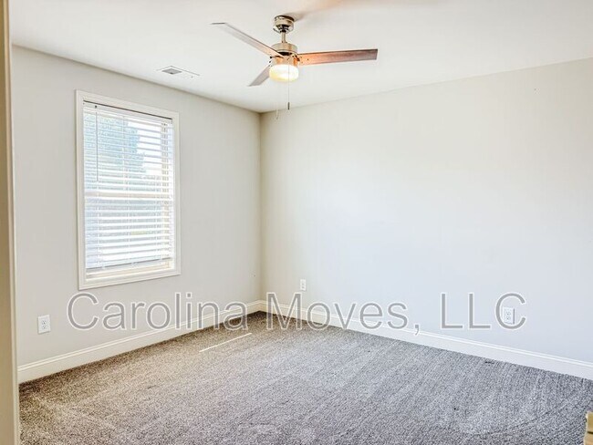 Building Photo - 5 Sweetspire Ln