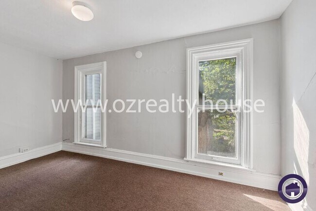 Building Photo - 1016 Mallet St