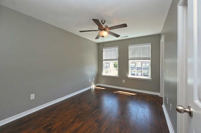 Building Photo - Minutes to Nashville! Stylish 2BR/2.5BA Goodlettsville Townhome