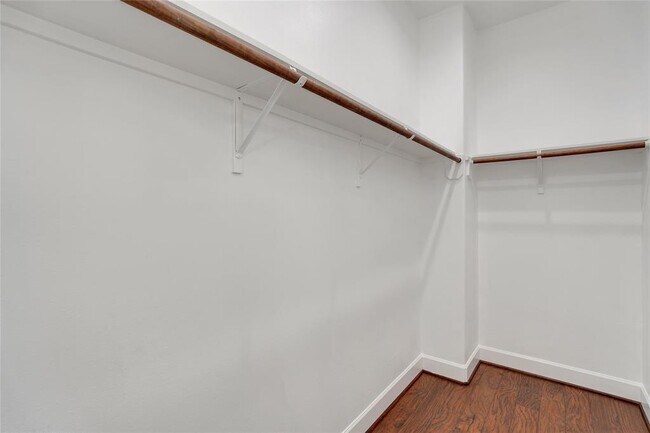 Building Photo - 2707 Hardy St