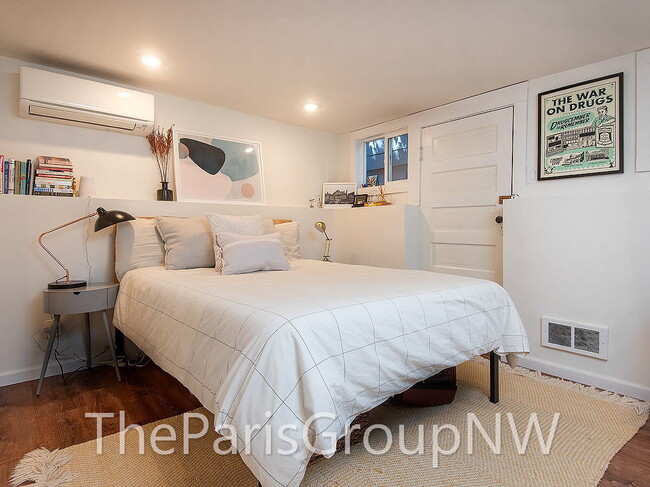 Building Photo - Remarkably Remodeled Queen Anne Home w/Air Conditioning!