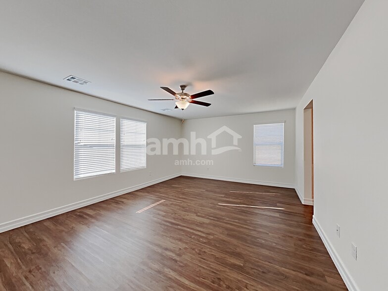 Building Photo - 5884 Petronius St