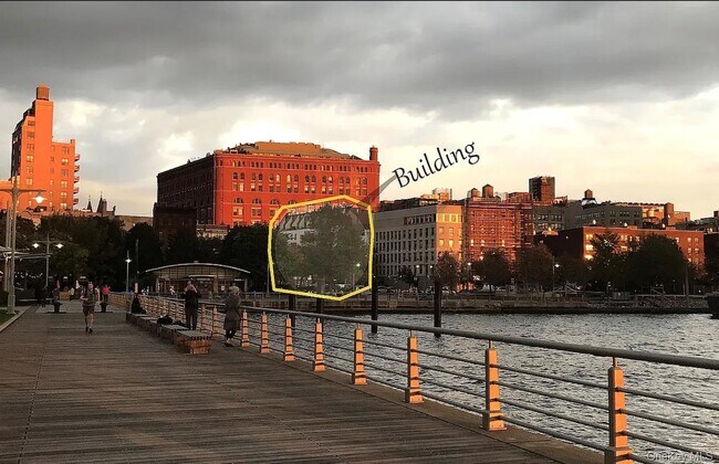 Building Photo - 130 Barrow St