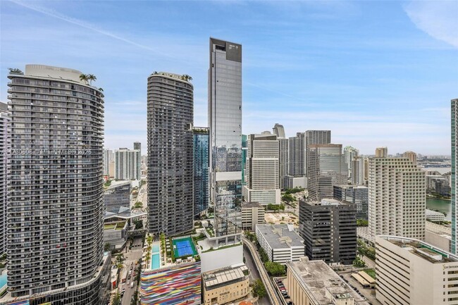 Building Photo - 1000 Brickell Plaza