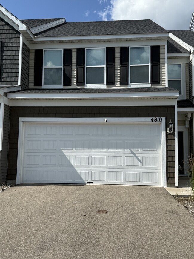 Building Photo - 4810 Airlake Dr