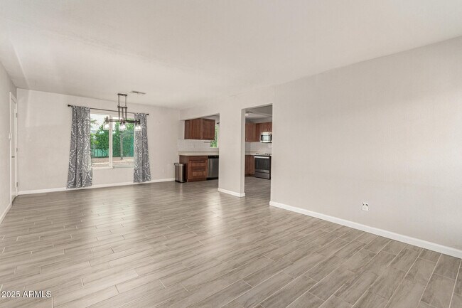 Building Photo - 501 E El Camino Dr