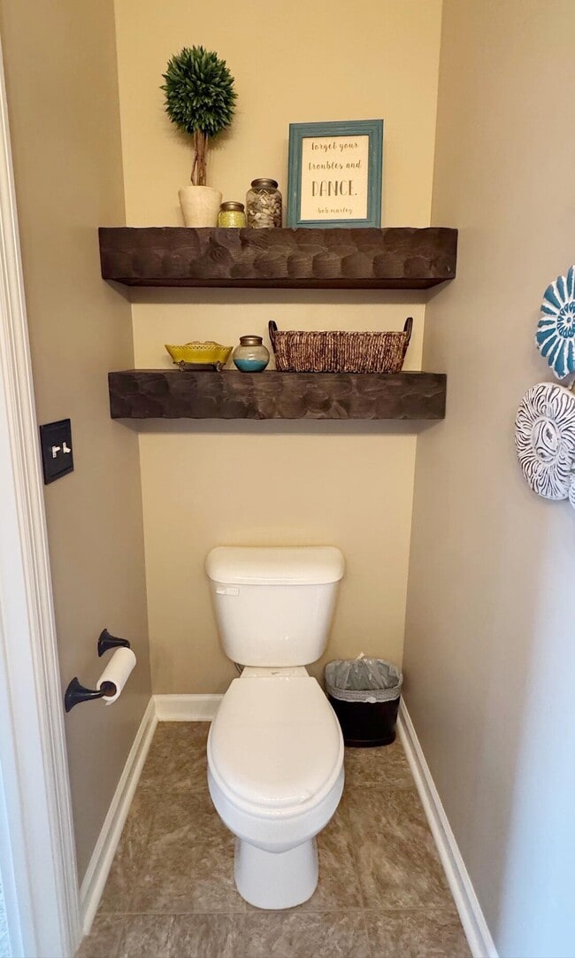 Building Photo - 2688 Woodlawn Way