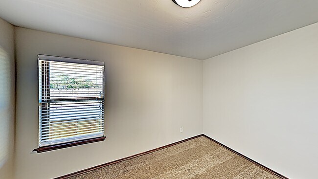 Building Photo - Very Nice 4 Bedroom 2 Bath Home in Mustang...