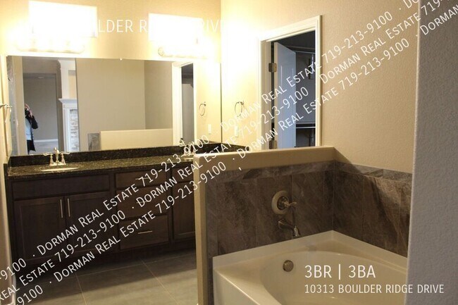 Building Photo - 10313 Boulder Ridge Dr