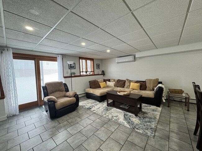 Building Photo - 6 St Anthonys Ln