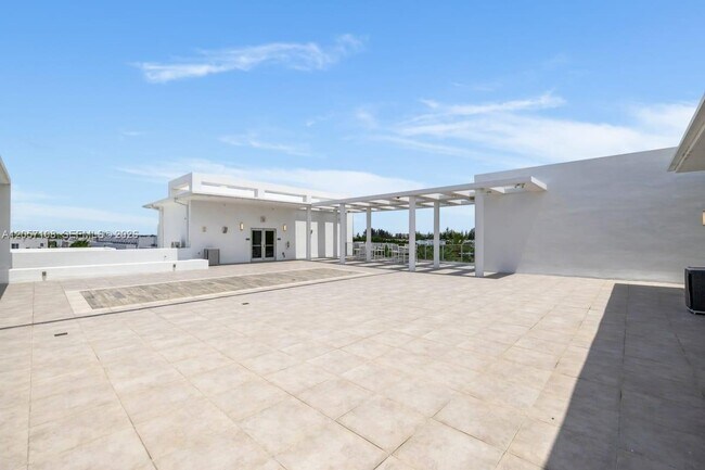 Building Photo - 10471 NW 66th St