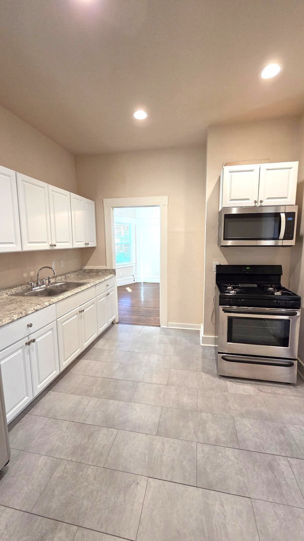 Building Photo - 1522