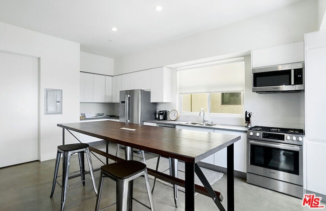 Building Photo - 2496 S Centinela Ave