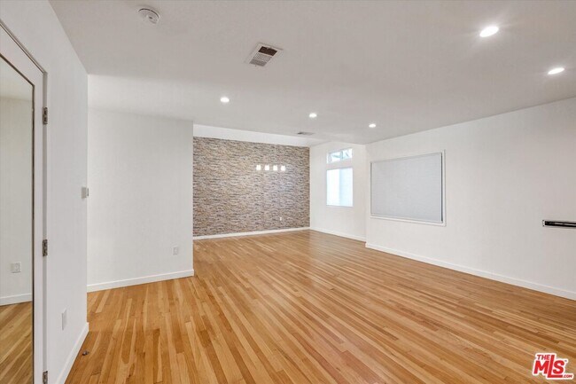 Building Photo - 5400 W 82nd St