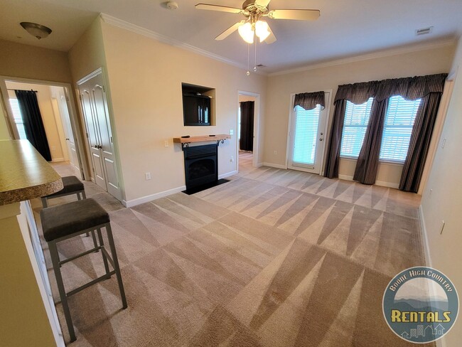 Building Photo - 3bd/3ba Pine Ridge Condo