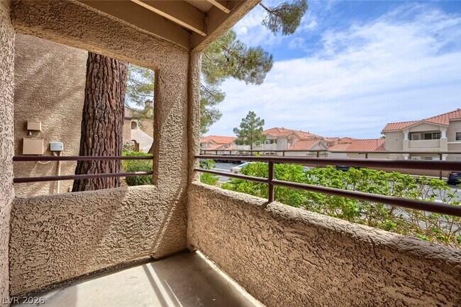 Building Photo - 9325 W Desert Inn Rd