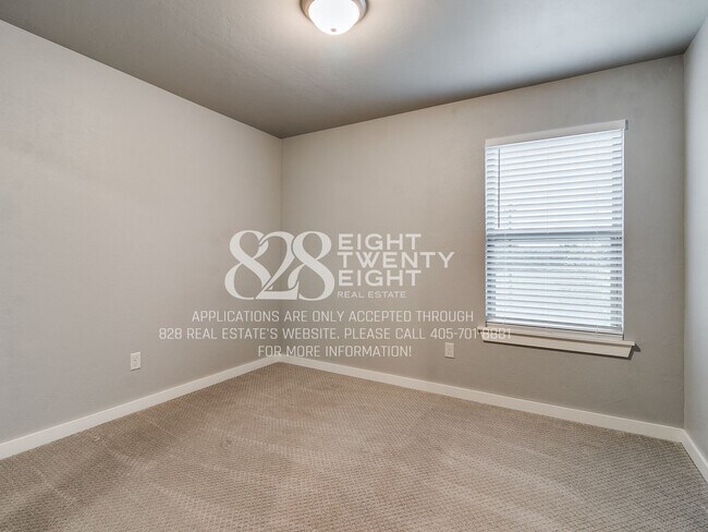 Building Photo - West Normans Best Kept Secret! 3 bd/2.5 bath Beautiful Townhome!