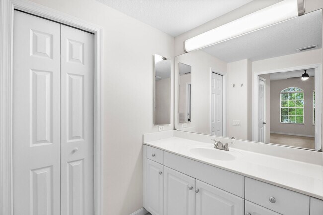 Building Photo - ANNUAL RENTAL - 3 Bedroom, 2 Bath w/ Garag...