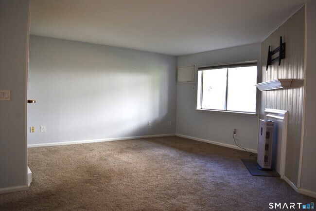 Building Photo - 17 Willow Springs