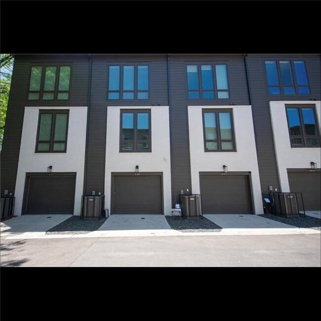 Building Photo - 439 Parkway Dr NE