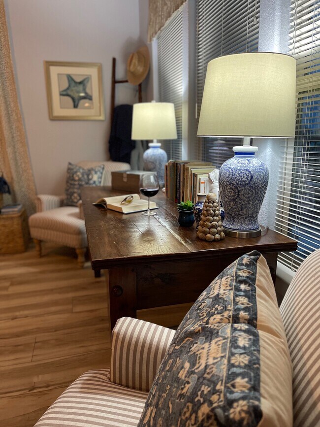 Building Photo - 971 Kent Dr