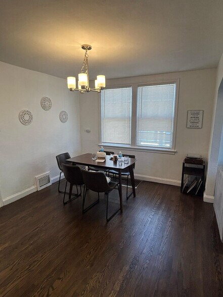 Building Photo - 6025 Fyler Ave