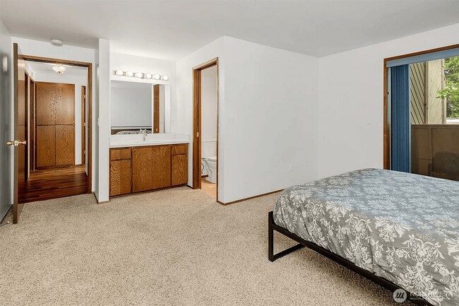Building Photo - 921 Pershing Ave