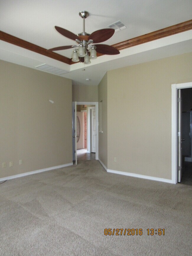 Building Photo - Pet Negotiable with home owner approval