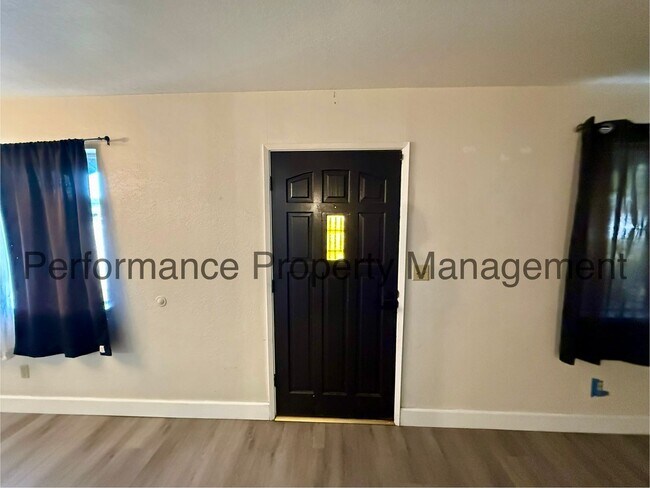 Building Photo - 239 W China Grade Loop