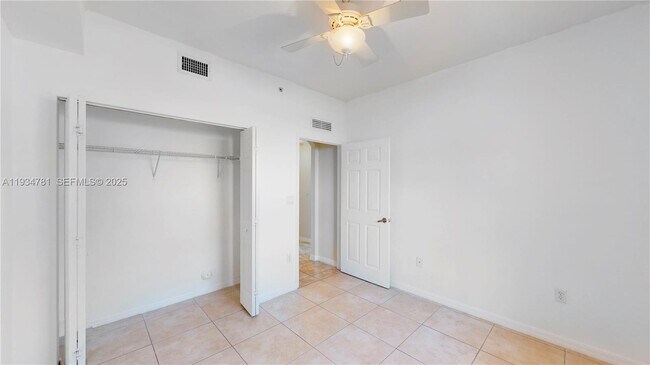 Building Photo - 8999 NW 107 Ct