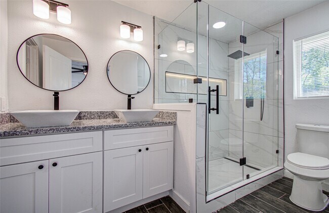 Building Photo - 2540 River Ridge