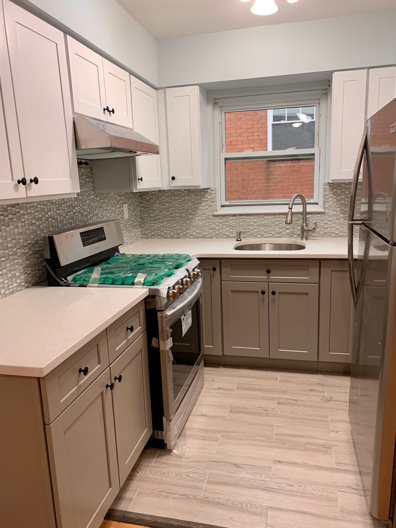 Building Photo - 229 E 237th St