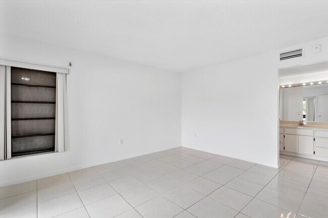 Building Photo - 9135 SW 125th Ave