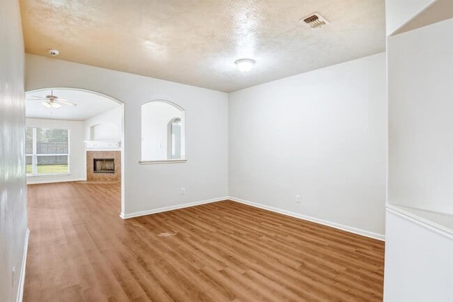 Building Photo - 1526 Rogers Lake Ln